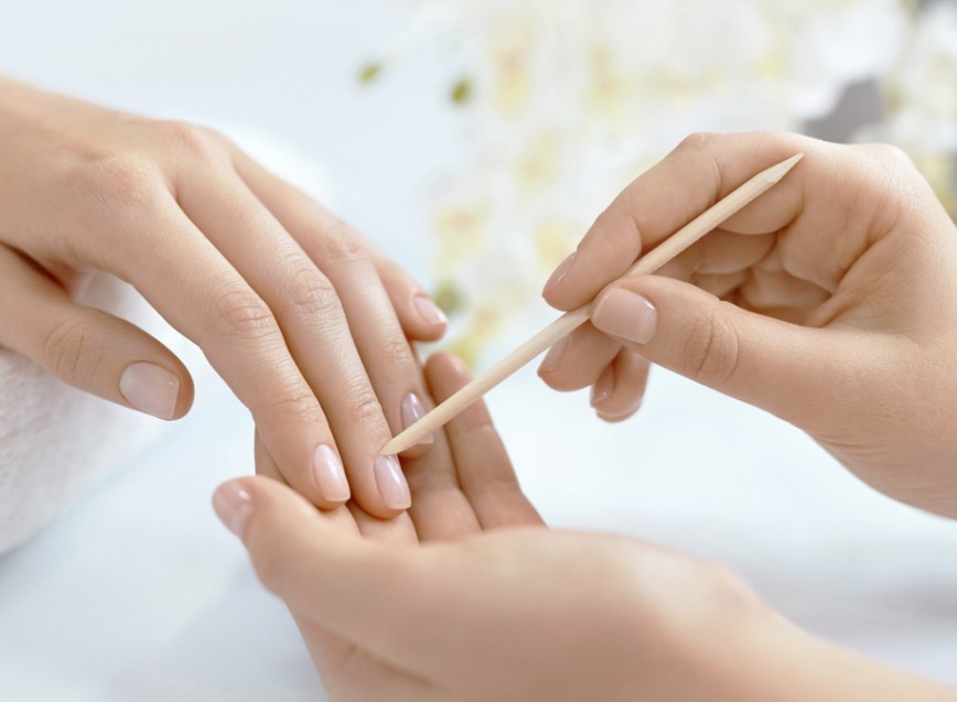 Jak wzmocnić miękkie paznokci?
