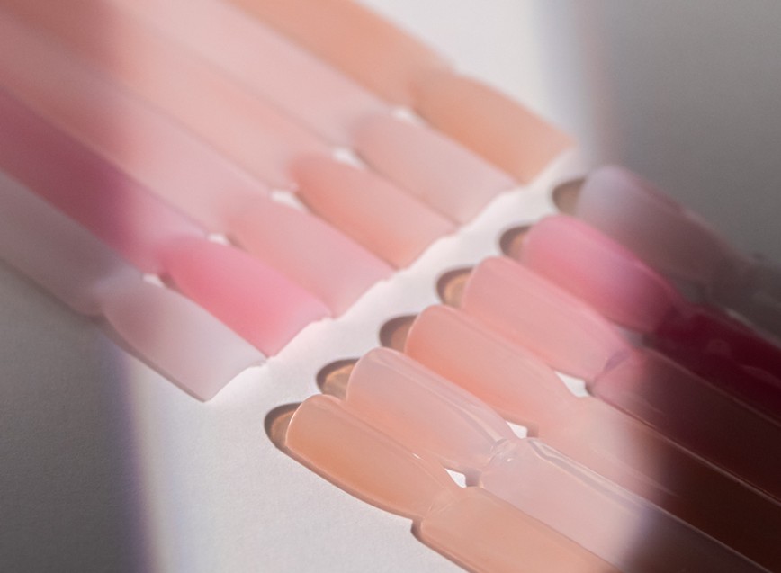 Lipgloss nails – najmodniejszy manicure w 2023 roku