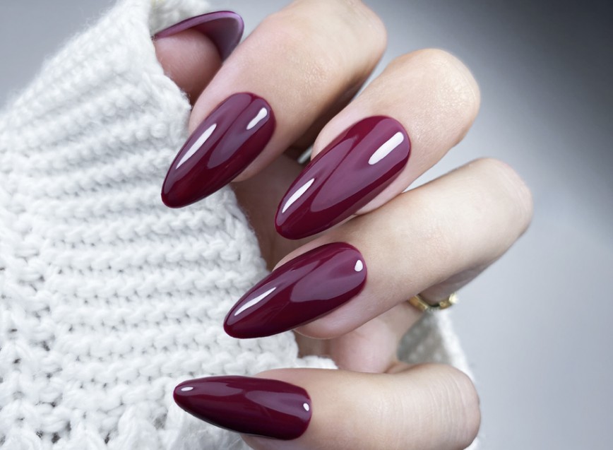 Hybrid wine-colored nails - the wine nails