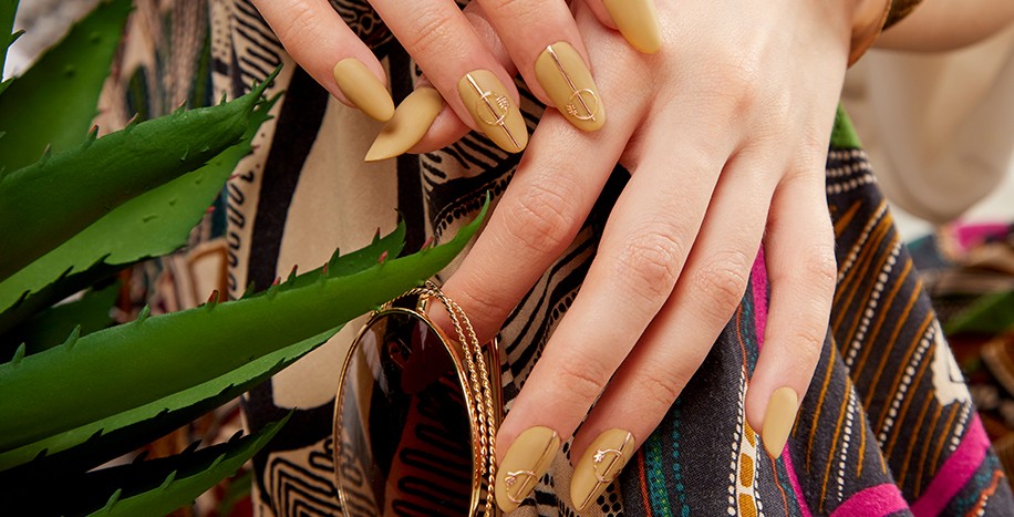 Manicure "Kwiaty na paznokciach": Inspiracje do stylizacji, wzory i instrukcja krok po kroku na kwieciste paznokcie